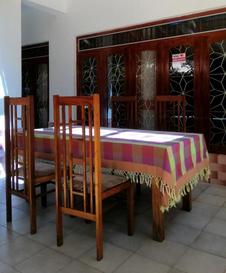 Hotel Santis 히카두와 외부 사진